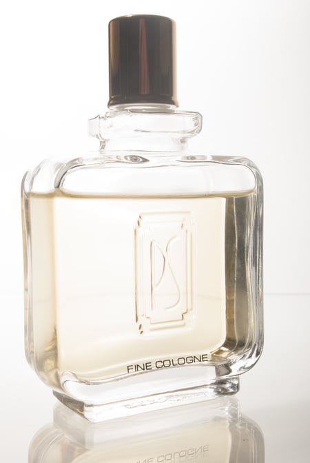 glass-spray-bottle-glass-bottle-container-cologne-1058629-pxhere.com